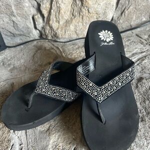 Yellow Box Wedge Thong Sandals – Size 8.5 – Sparkly Strap – Barely Worn